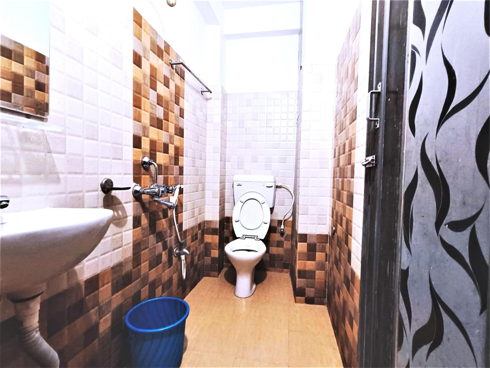 Goroomgo Krishna Residency: Beachside Comfort with Award-Winning Service Puri Exterior photo