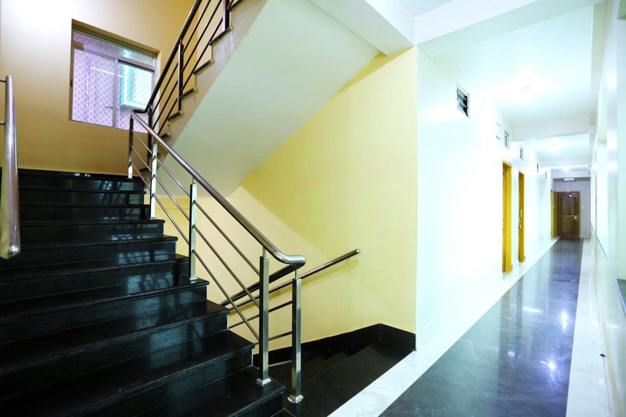 Goroomgo Krishna Residency: Beachside Comfort with Award-Winning Service Puri Exterior photo
