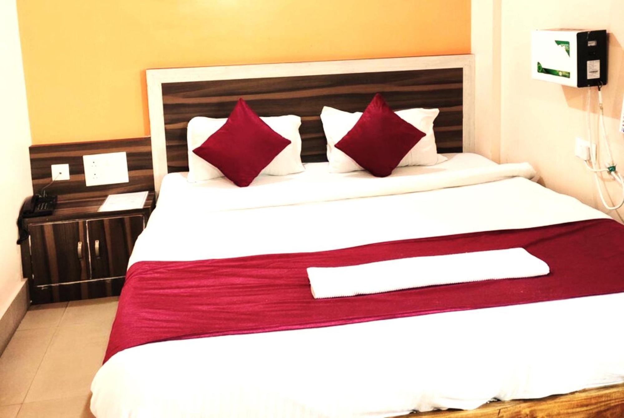 Goroomgo Krishna Residency: Beachside Comfort with Award-Winning Service Puri Exterior photo