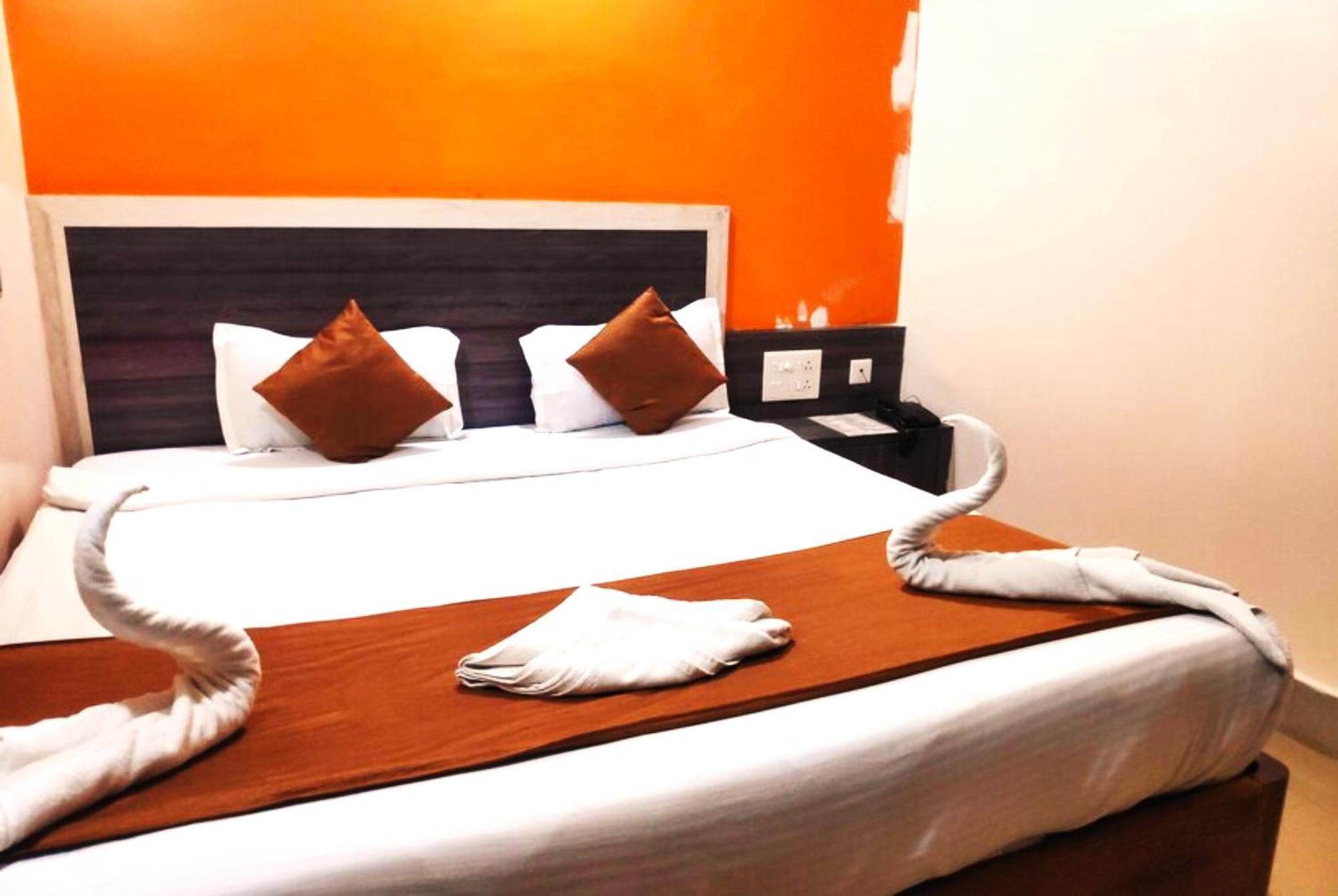 Goroomgo Krishna Residency: Beachside Comfort with Award-Winning Service Puri Exterior photo